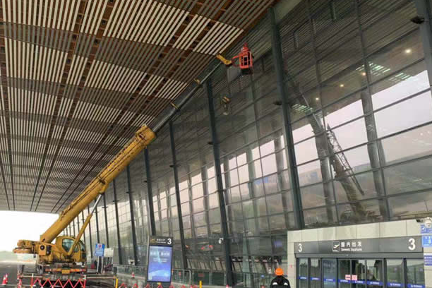 滨海玻璃幕墙维护和保养